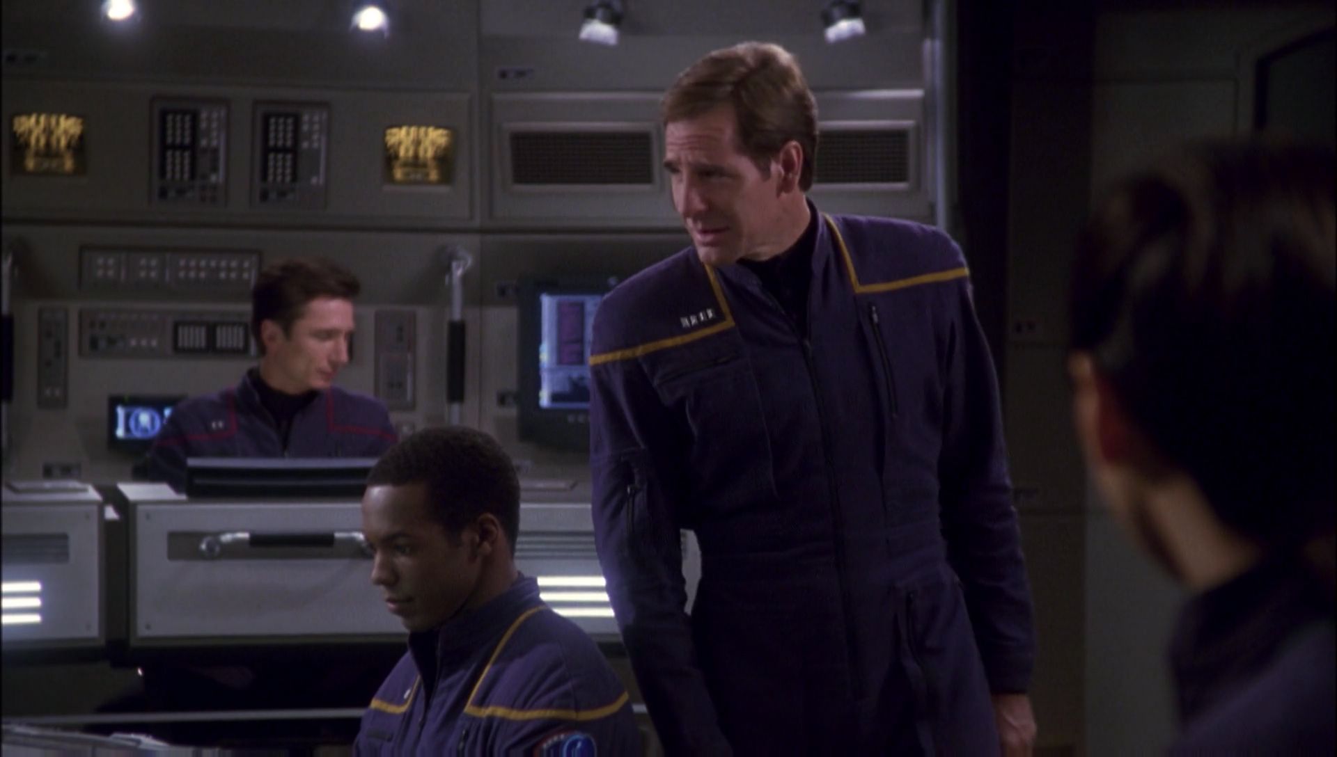ariane179254_Enterprise_1x01-1x02_BrokenBow_1944.jpg