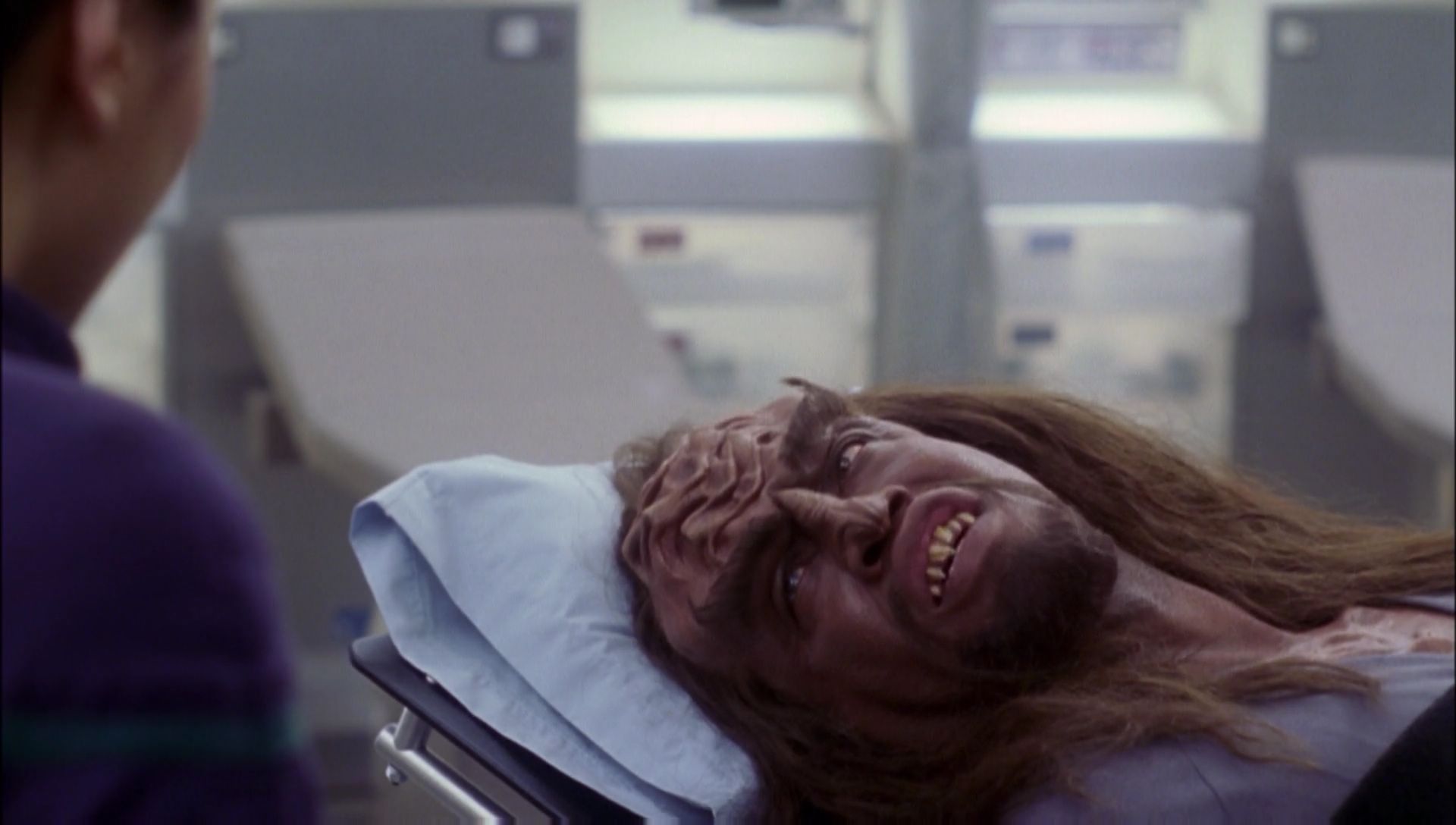 ariane179254_Enterprise_1x01-1x02_BrokenBow_1995.jpg