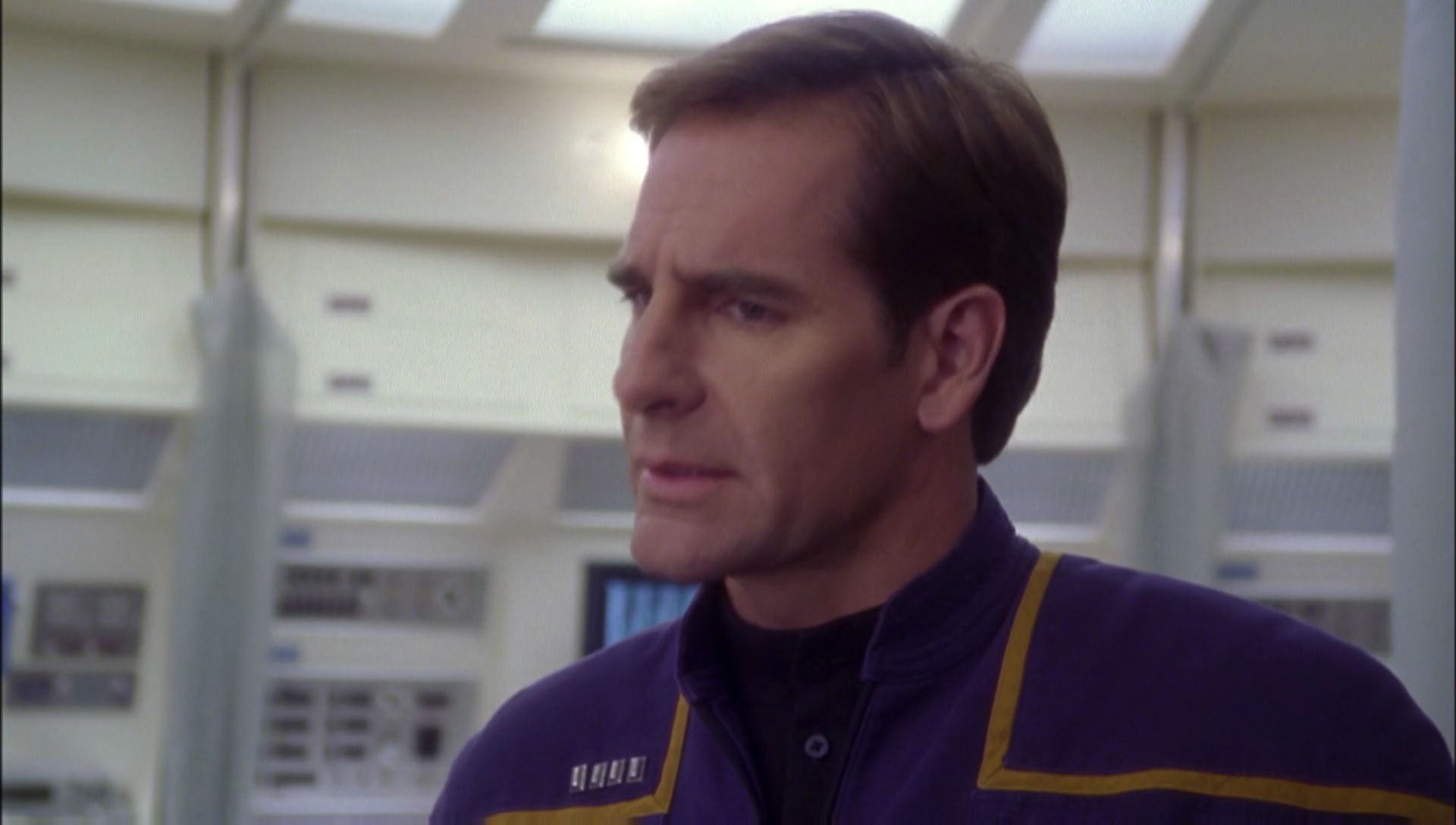 ariane179254_Enterprise_1x01-1x02_BrokenBow_2001.jpg