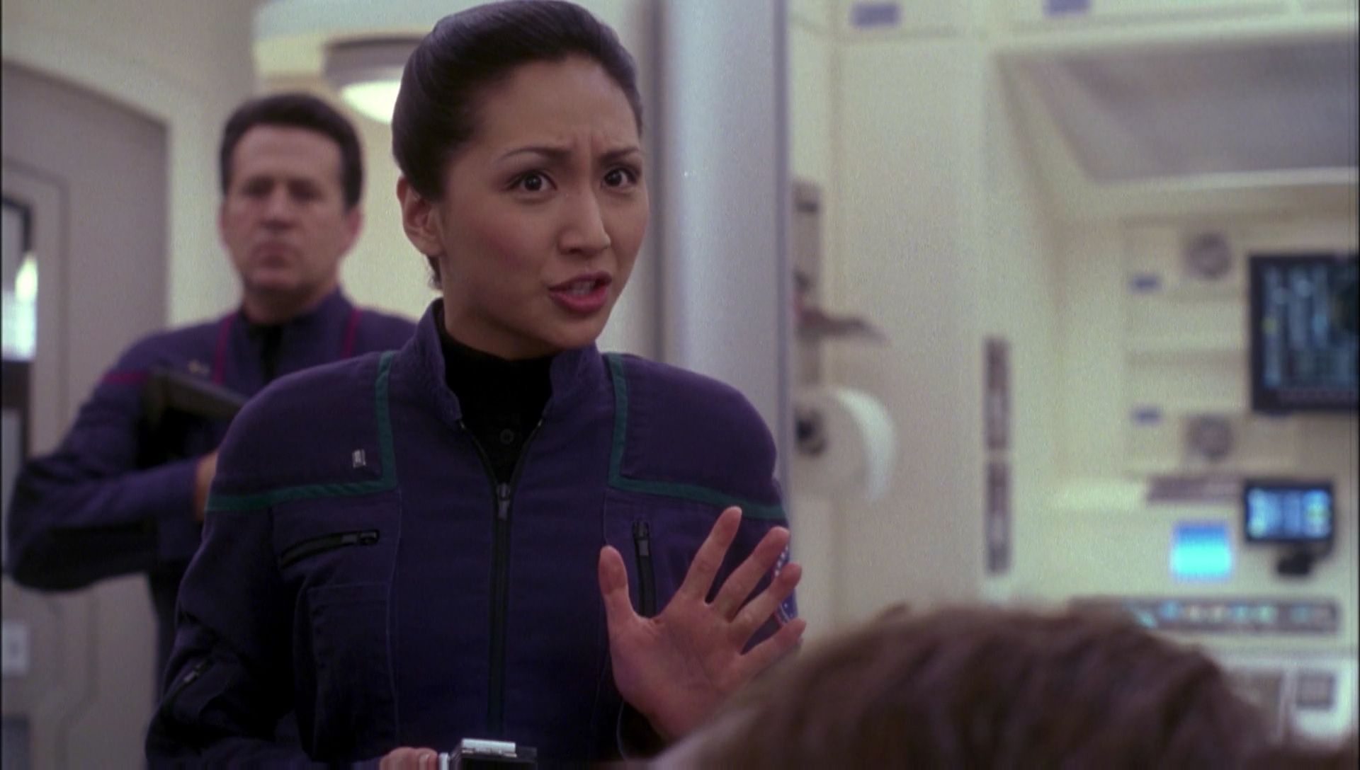 ariane179254_Enterprise_1x01-1x02_BrokenBow_2011.jpg