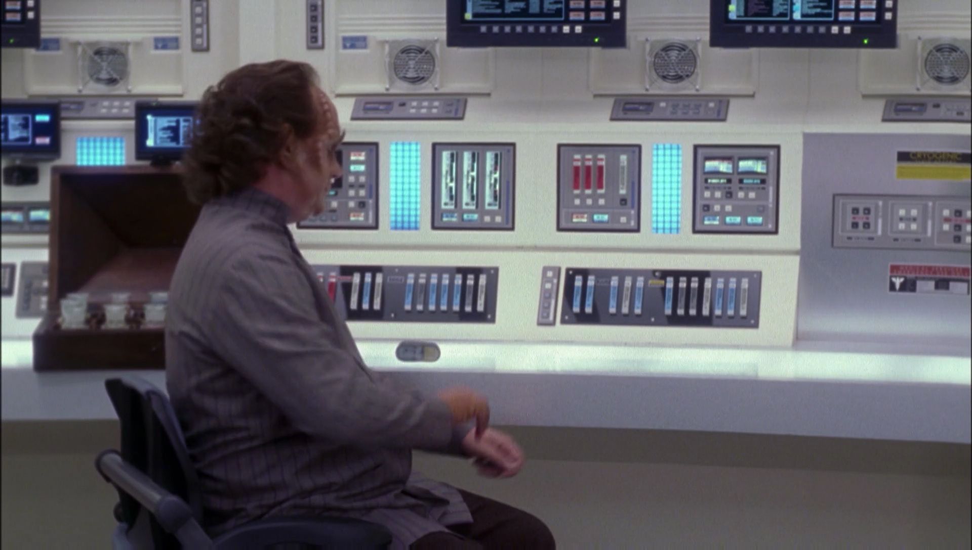ariane179254_Enterprise_1x01-1x02_BrokenBow_2021.jpg