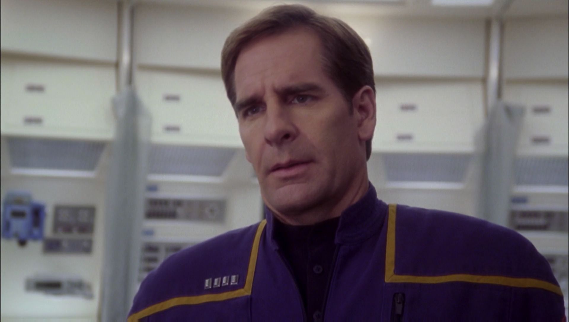 ariane179254_Enterprise_1x01-1x02_BrokenBow_2038.jpg