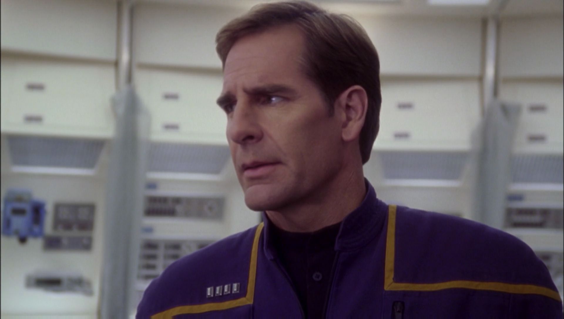 ariane179254_Enterprise_1x01-1x02_BrokenBow_2039.jpg