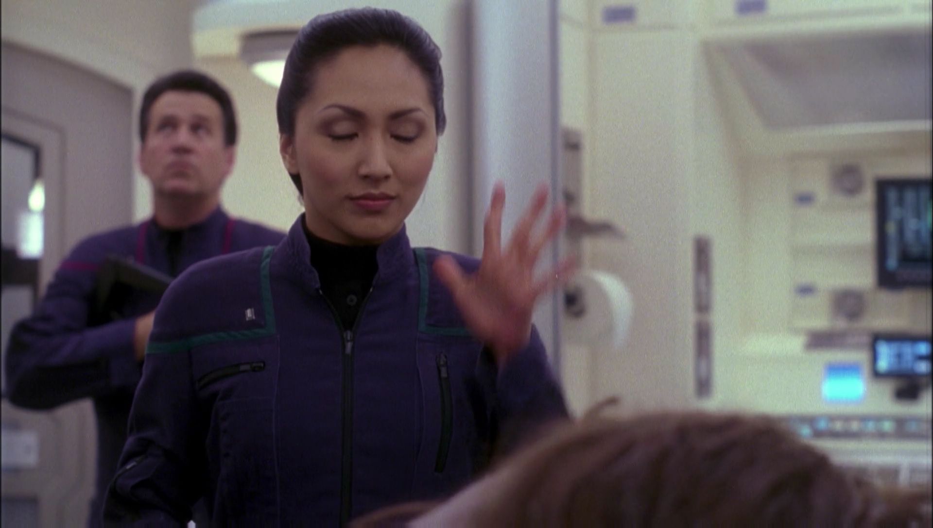 ariane179254_Enterprise_1x01-1x02_BrokenBow_2056.jpg