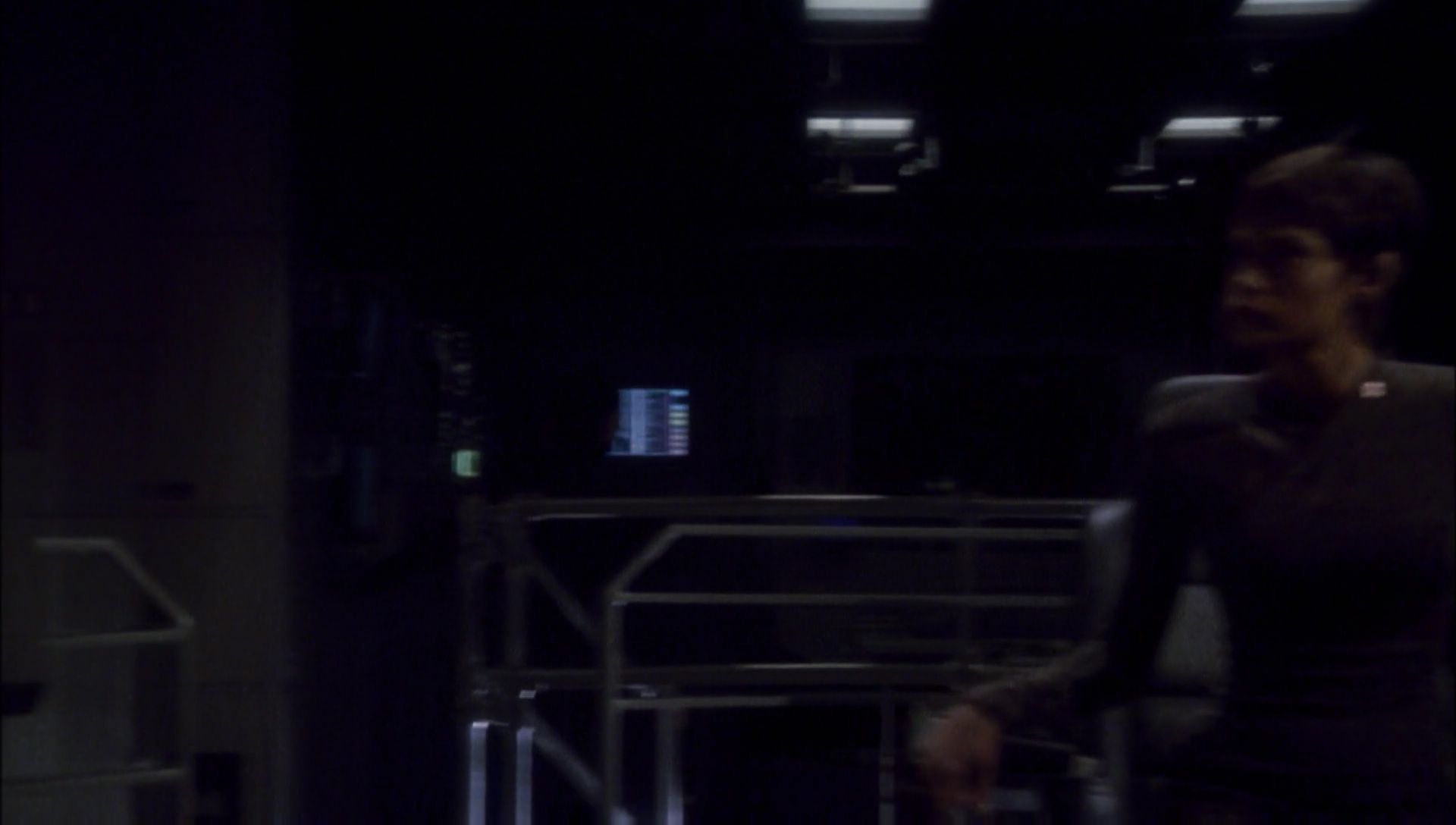 ariane179254_Enterprise_1x01-1x02_BrokenBow_2073.jpg