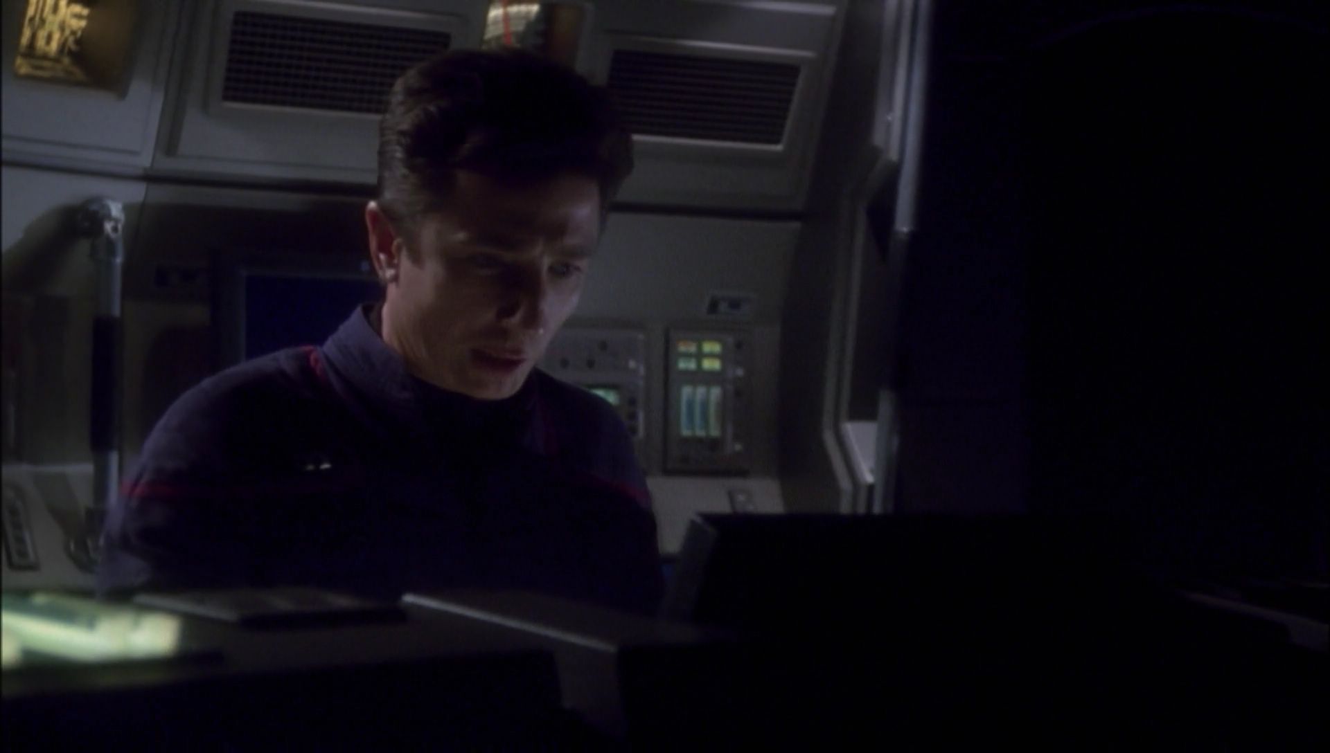 ariane179254_Enterprise_1x01-1x02_BrokenBow_2077.jpg