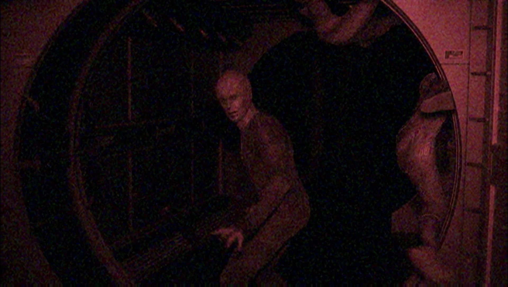 ariane179254_Enterprise_1x01-1x02_BrokenBow_2089.jpg