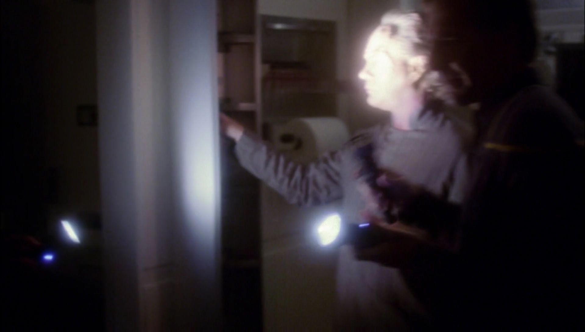 ariane179254_Enterprise_1x01-1x02_BrokenBow_2098.jpg