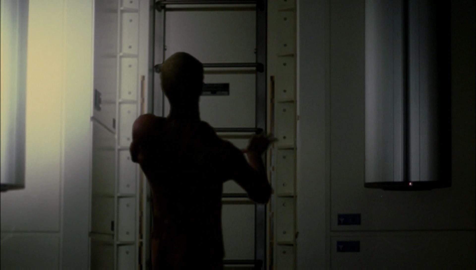 ariane179254_Enterprise_1x01-1x02_BrokenBow_2113.jpg