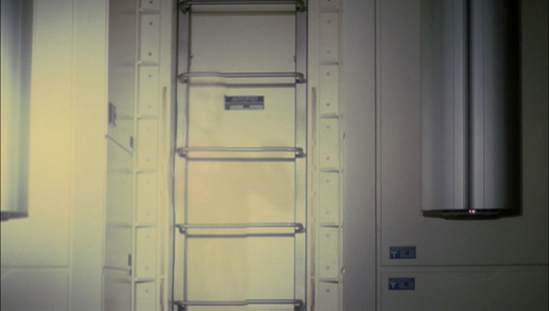 ariane179254_Enterprise_1x01-1x02_BrokenBow_2114.jpg