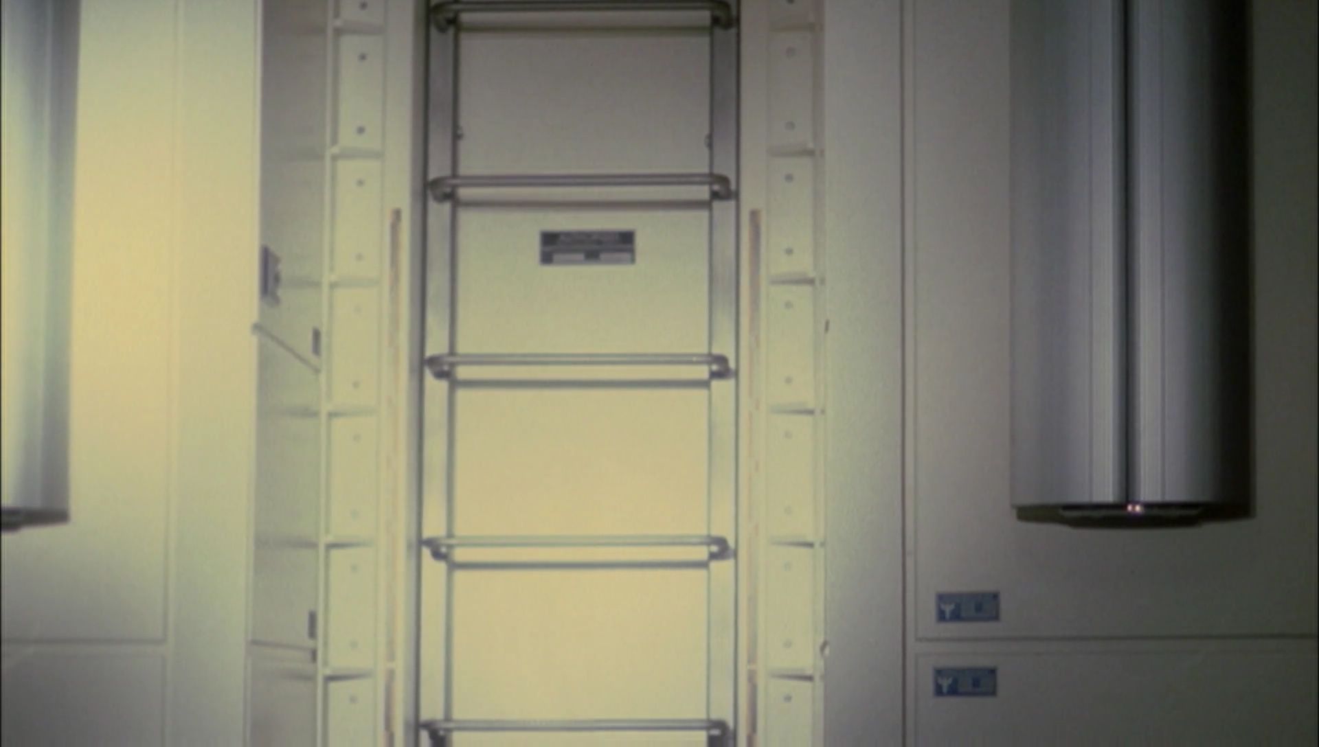 ariane179254_Enterprise_1x01-1x02_BrokenBow_2115.jpg