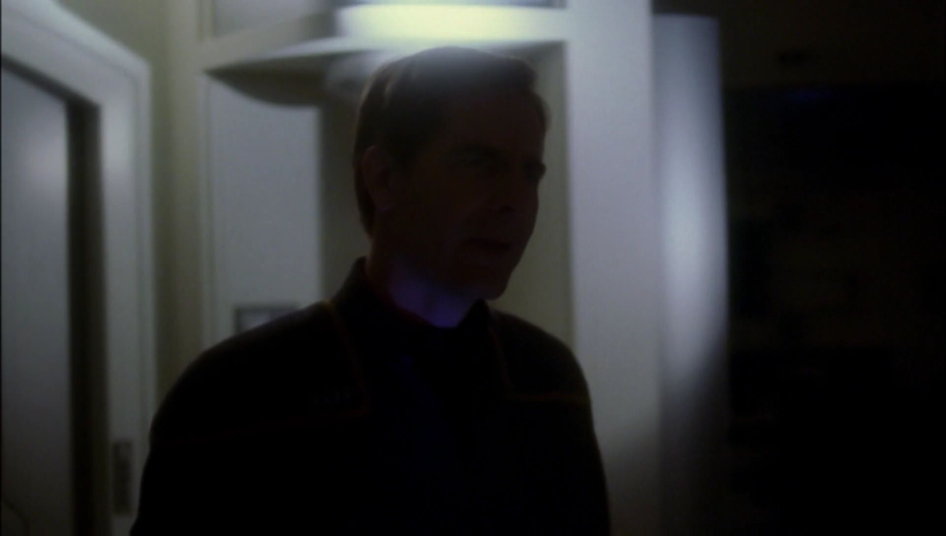 ariane179254_Enterprise_1x01-1x02_BrokenBow_2121.jpg