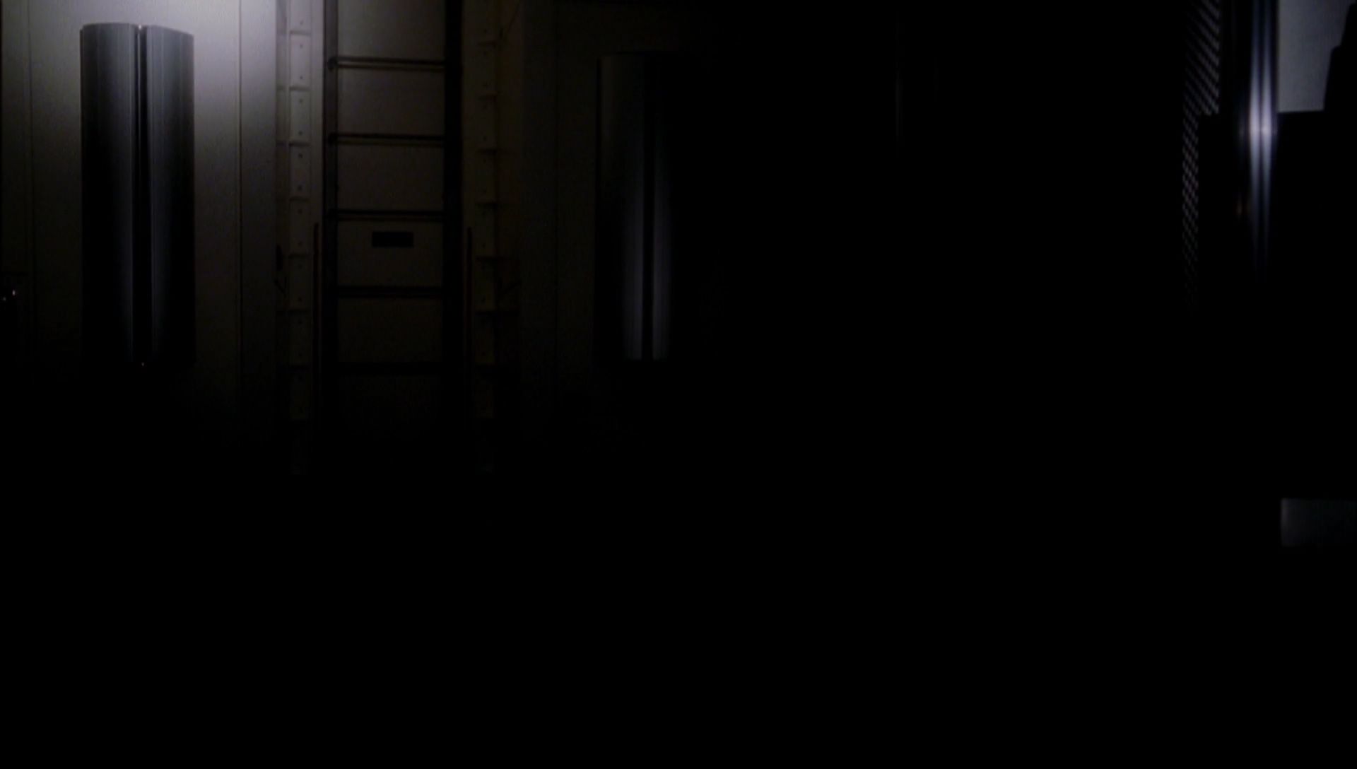 ariane179254_Enterprise_1x01-1x02_BrokenBow_2127.jpg