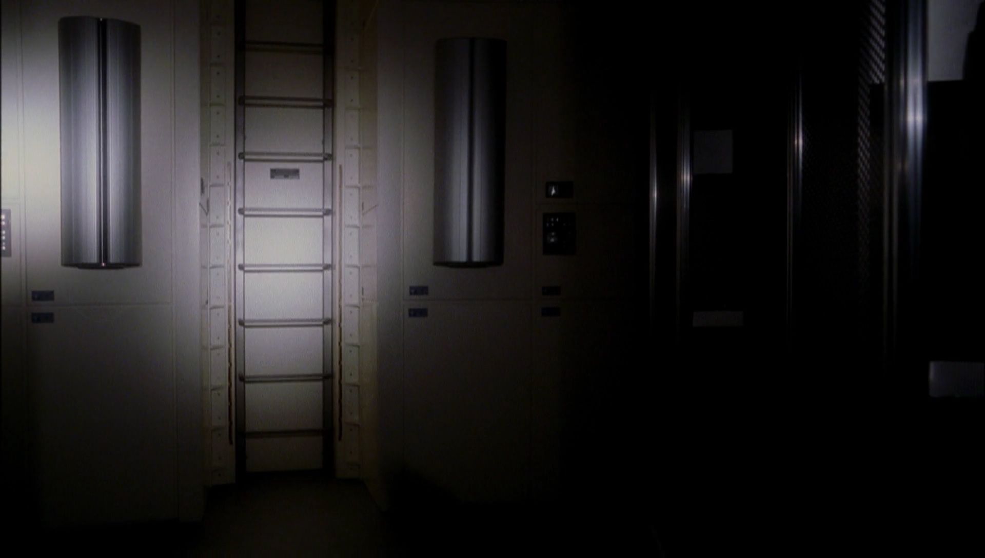 ariane179254_Enterprise_1x01-1x02_BrokenBow_2129.jpg