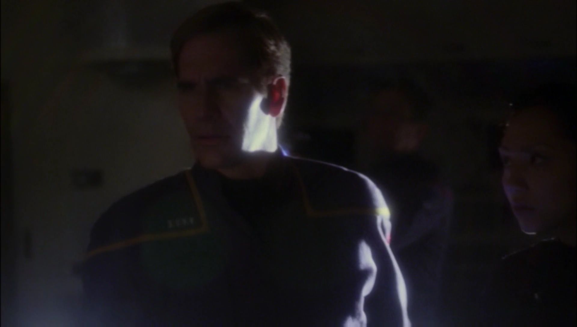 ariane179254_Enterprise_1x01-1x02_BrokenBow_2131.jpg