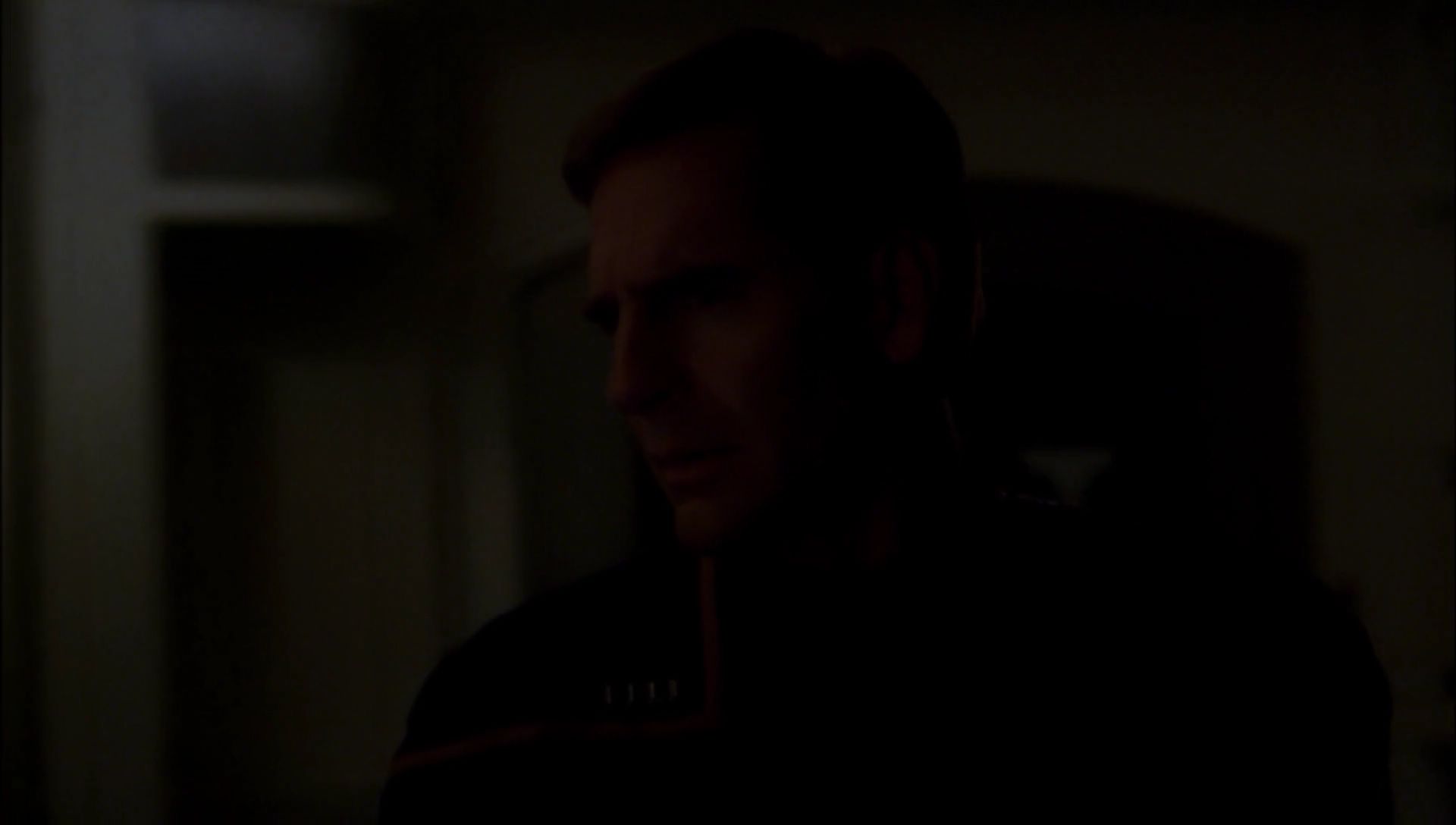 ariane179254_Enterprise_1x01-1x02_BrokenBow_2133.jpg