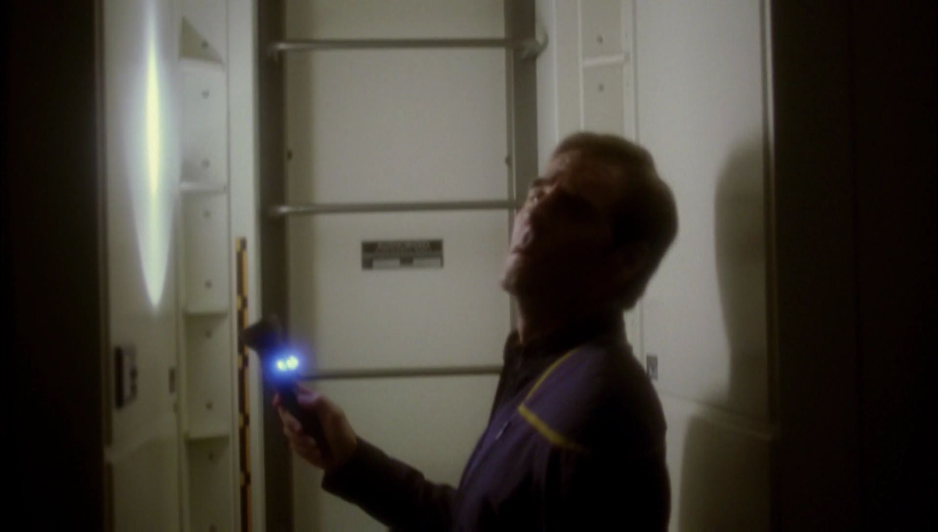 ariane179254_Enterprise_1x01-1x02_BrokenBow_2141.jpg