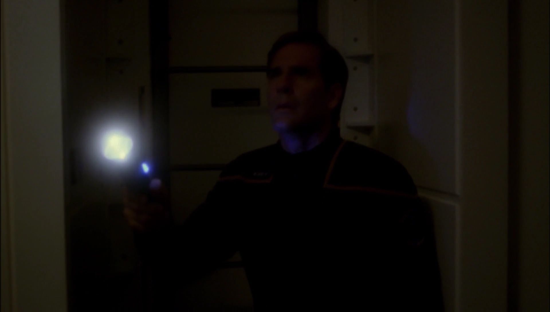 ariane179254_Enterprise_1x01-1x02_BrokenBow_2144.jpg