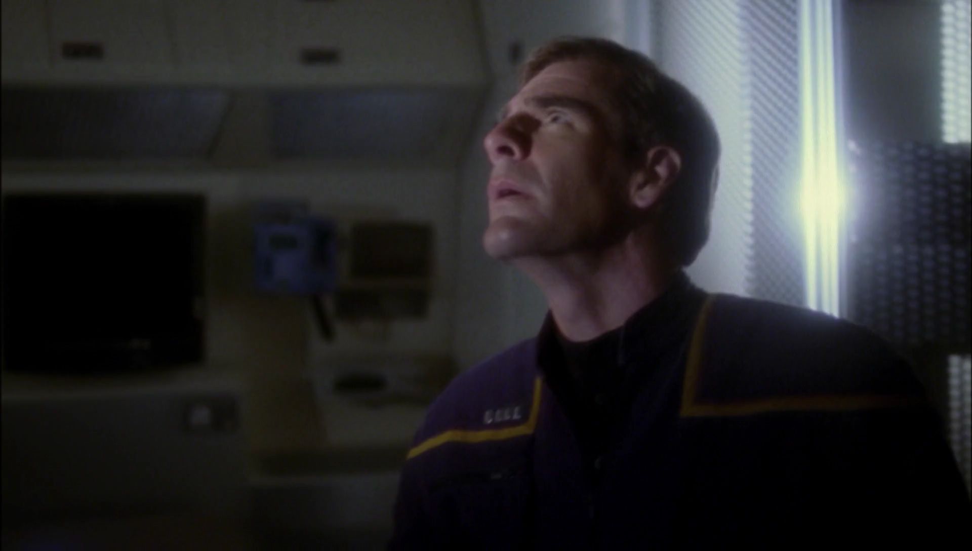 ariane179254_Enterprise_1x01-1x02_BrokenBow_2162.jpg
