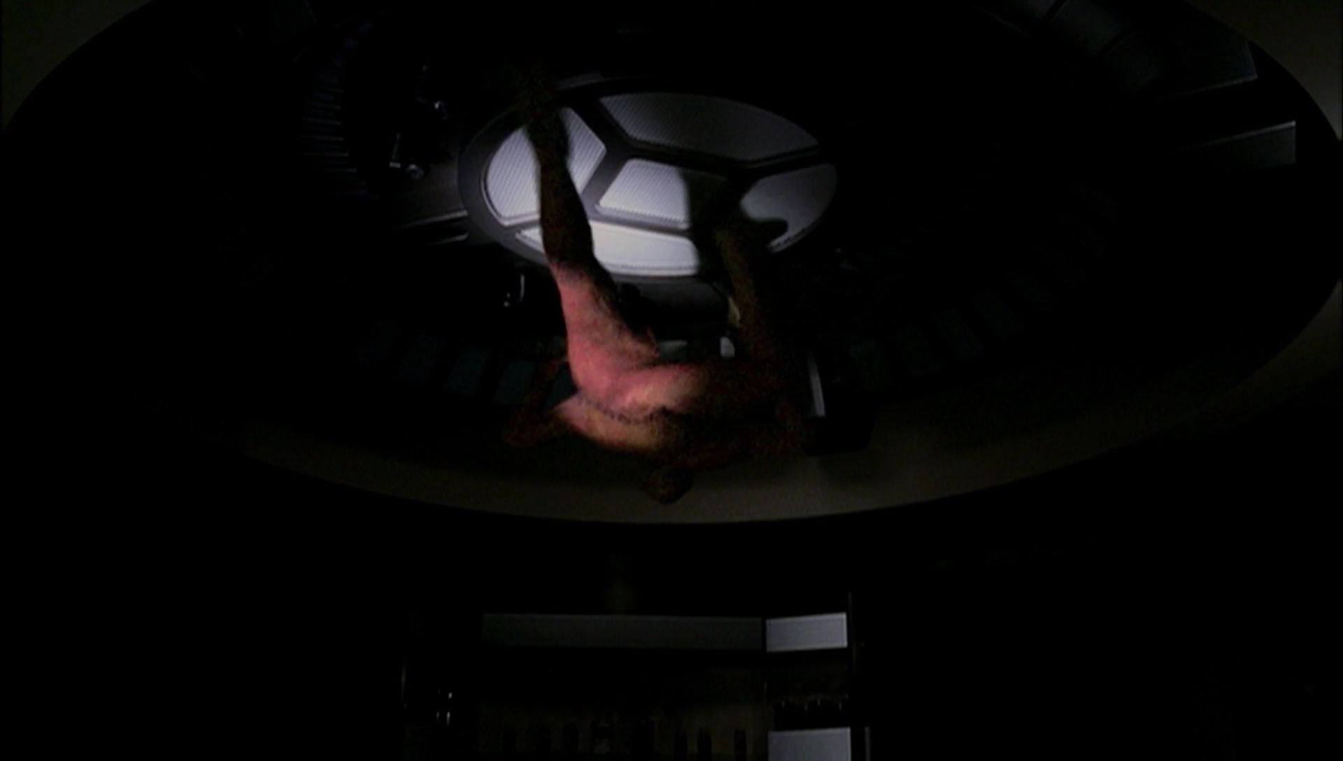 ariane179254_Enterprise_1x01-1x02_BrokenBow_2166.jpg