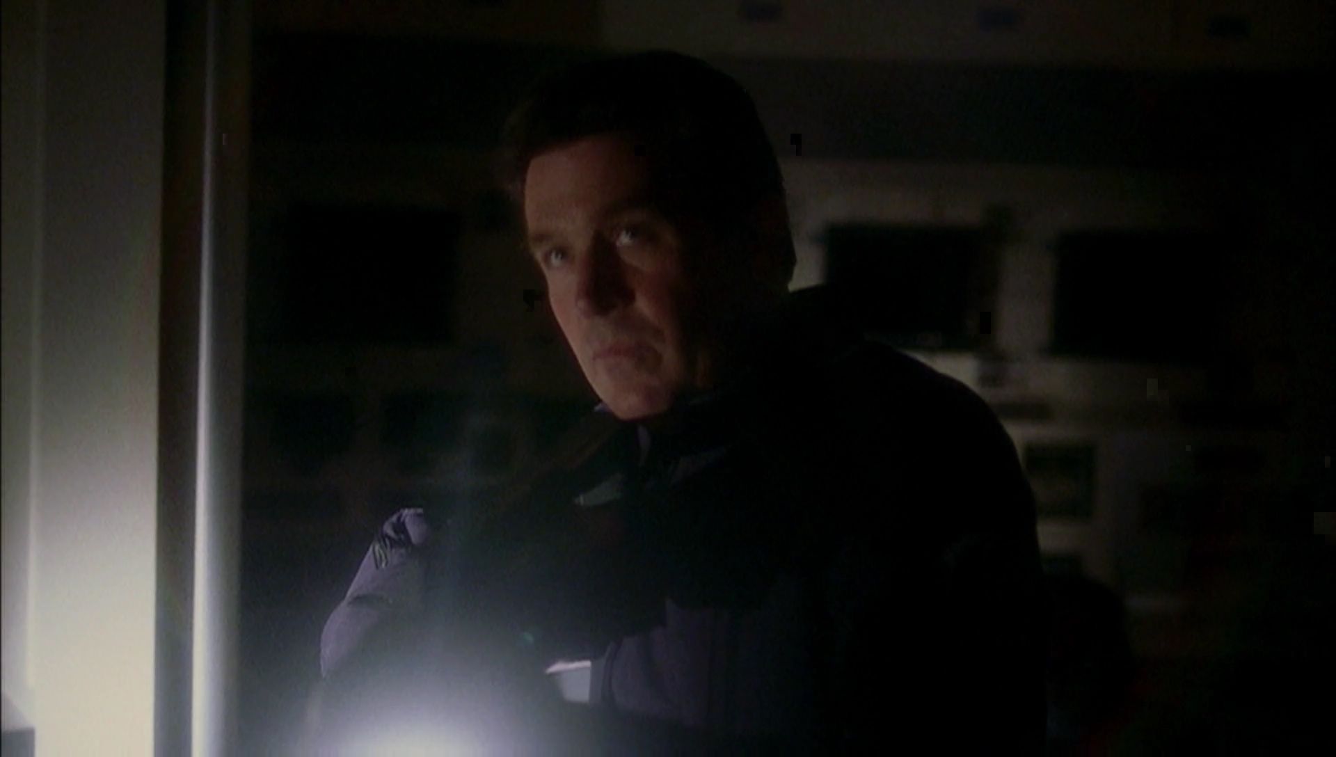 ariane179254_Enterprise_1x01-1x02_BrokenBow_2168.jpg