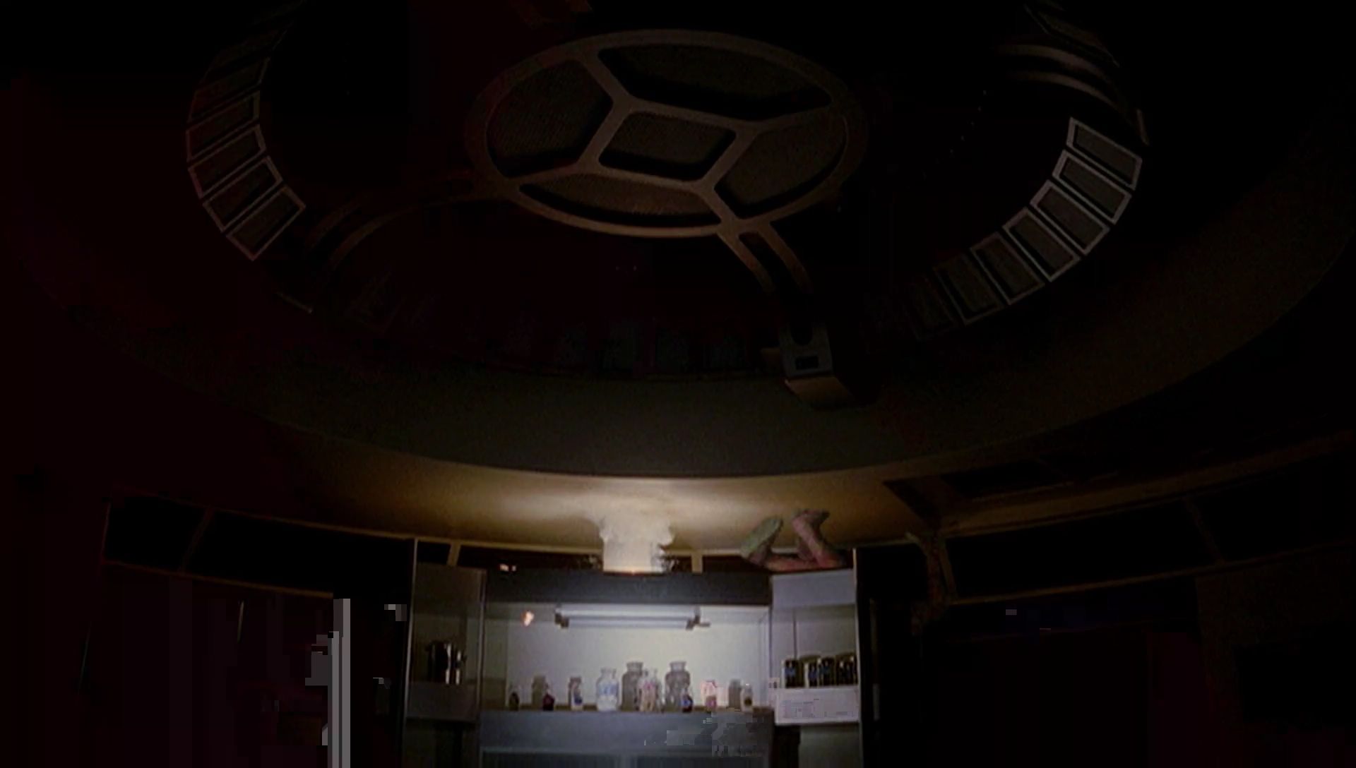 ariane179254_Enterprise_1x01-1x02_BrokenBow_2170.jpg