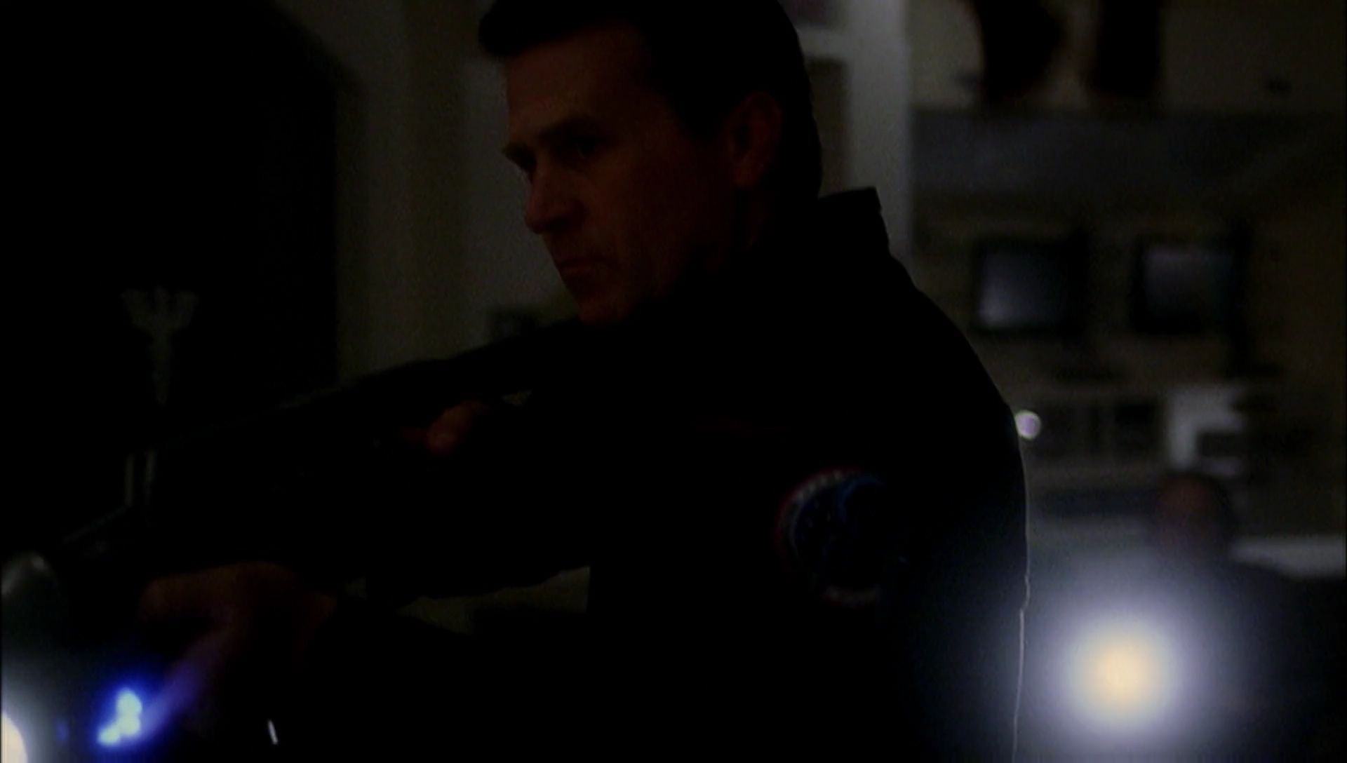 ariane179254_Enterprise_1x01-1x02_BrokenBow_2173.jpg
