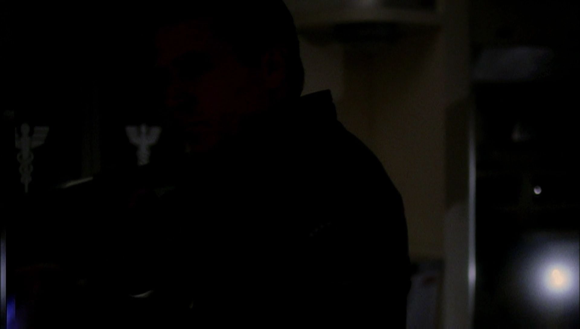 ariane179254_Enterprise_1x01-1x02_BrokenBow_2174.jpg