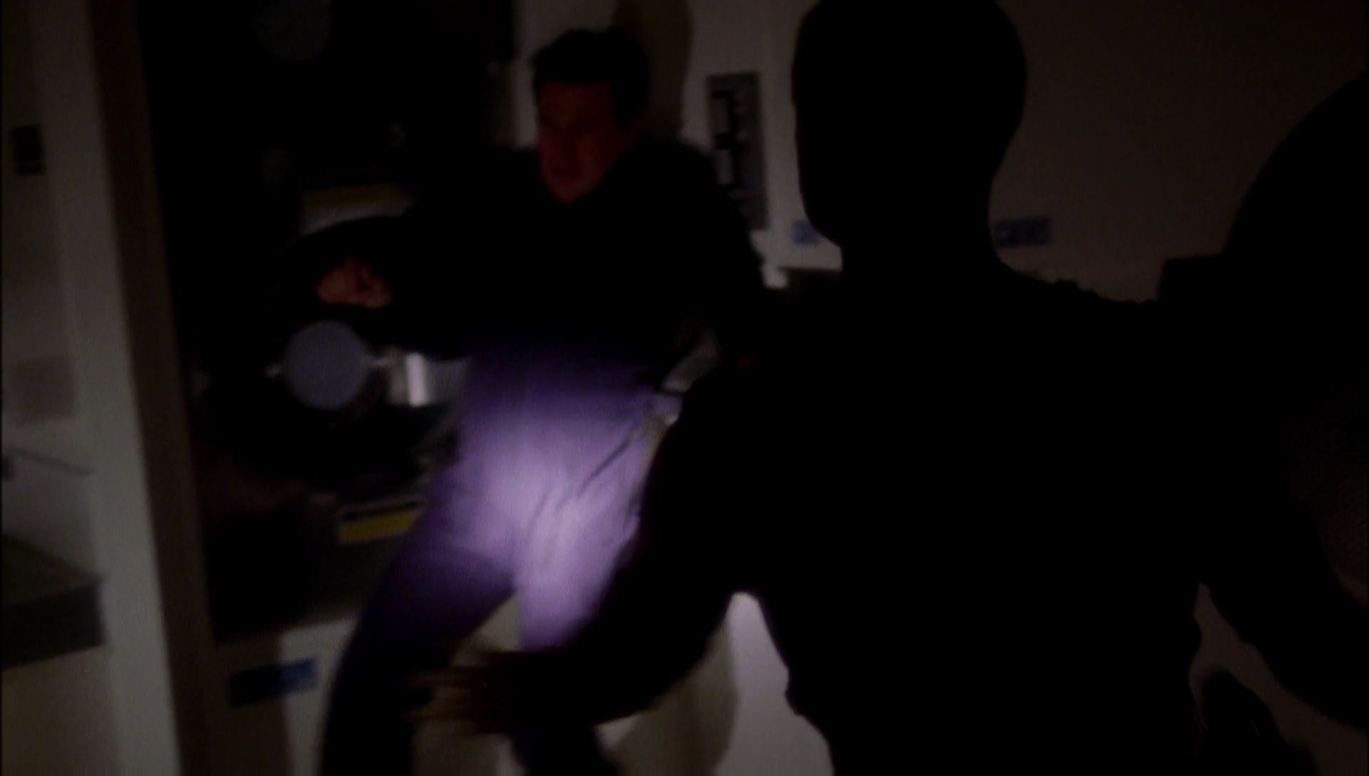ariane179254_Enterprise_1x01-1x02_BrokenBow_2185.jpg