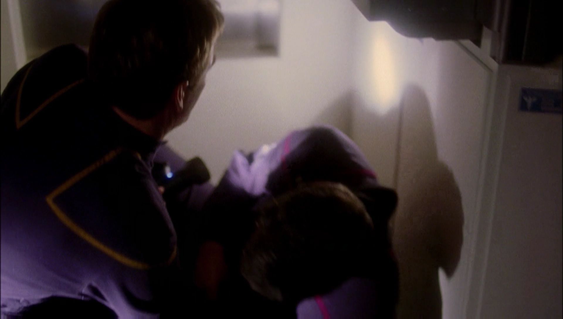 ariane179254_Enterprise_1x01-1x02_BrokenBow_2198.jpg