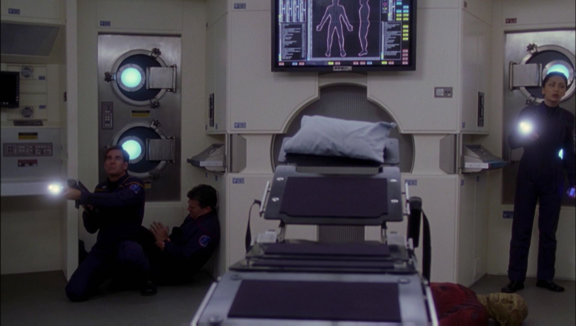 ariane179254_Enterprise_1x01-1x02_BrokenBow_2208.jpg