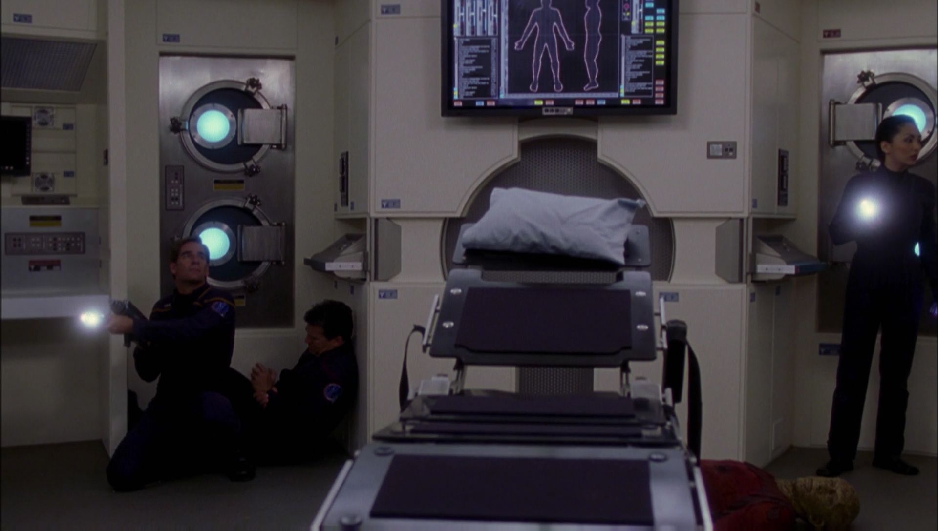 ariane179254_Enterprise_1x01-1x02_BrokenBow_2209.jpg