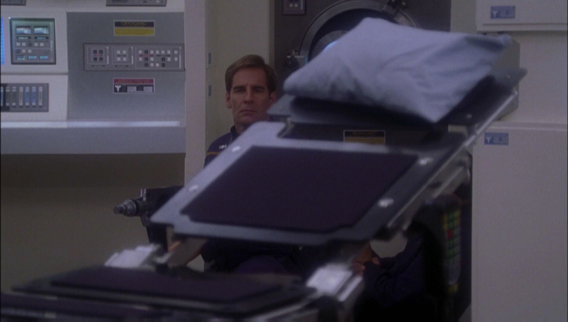 ariane179254_Enterprise_1x01-1x02_BrokenBow_2211.jpg