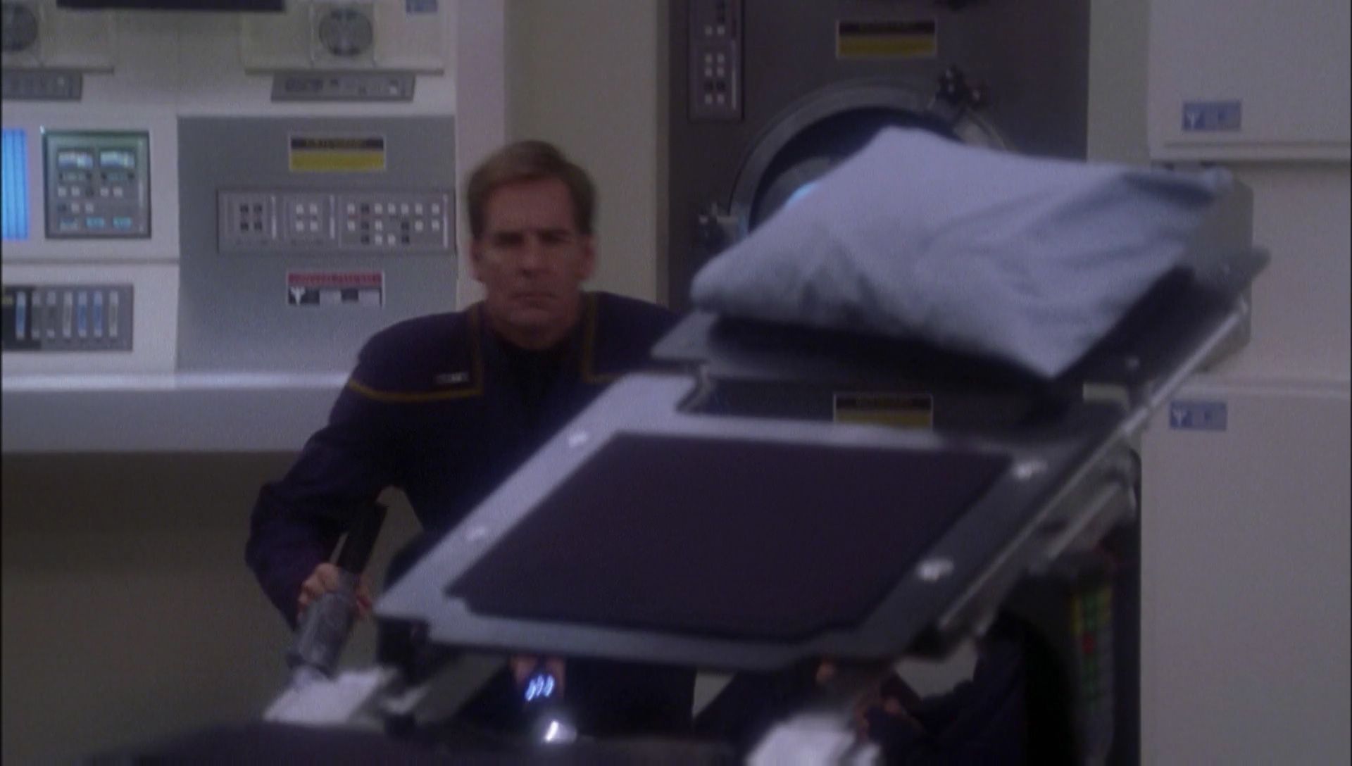 ariane179254_Enterprise_1x01-1x02_BrokenBow_2212.jpg