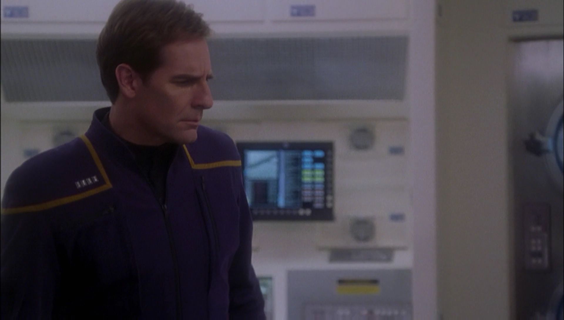 ariane179254_Enterprise_1x01-1x02_BrokenBow_2215.jpg