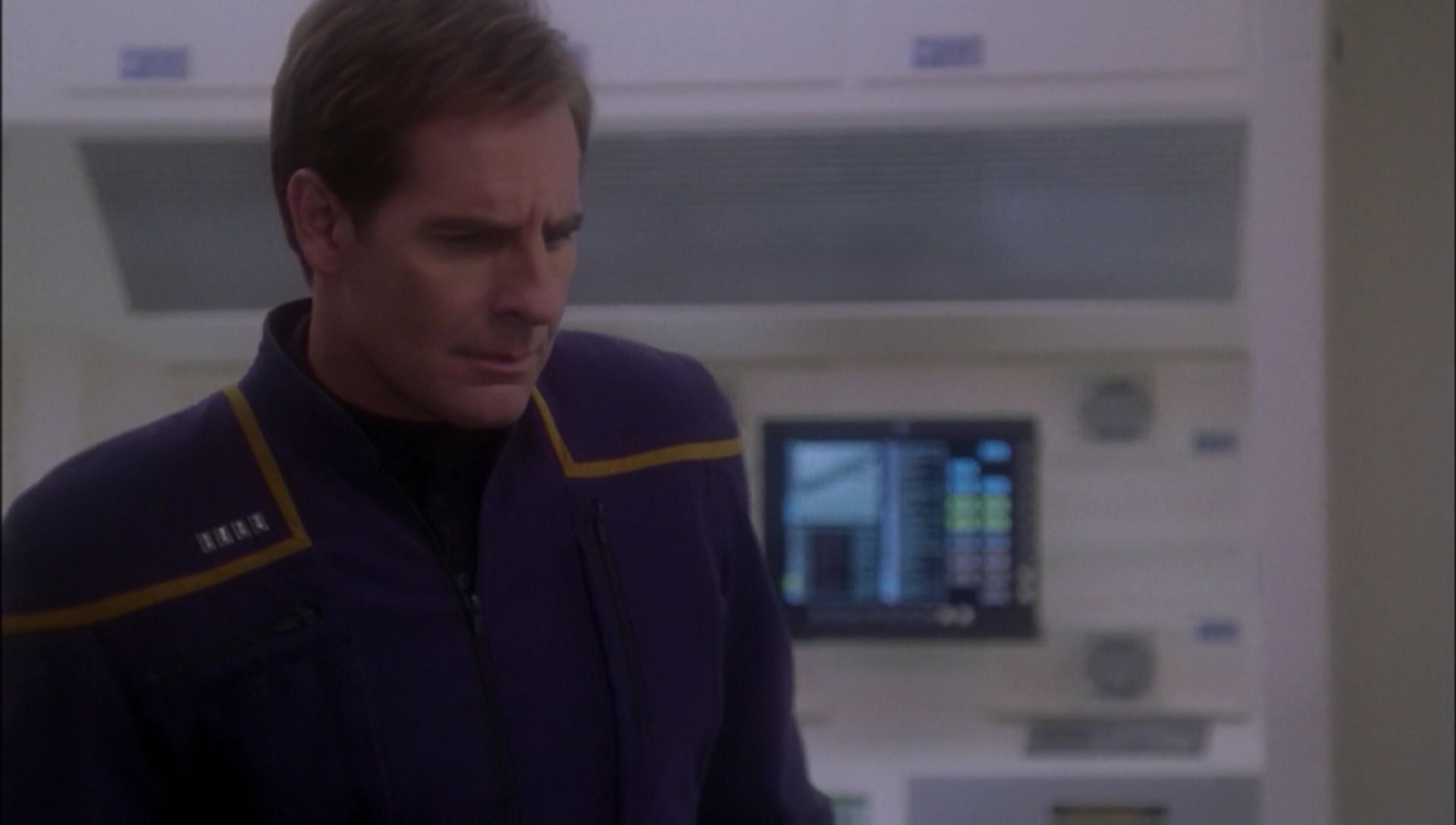 ariane179254_Enterprise_1x01-1x02_BrokenBow_2216.jpg