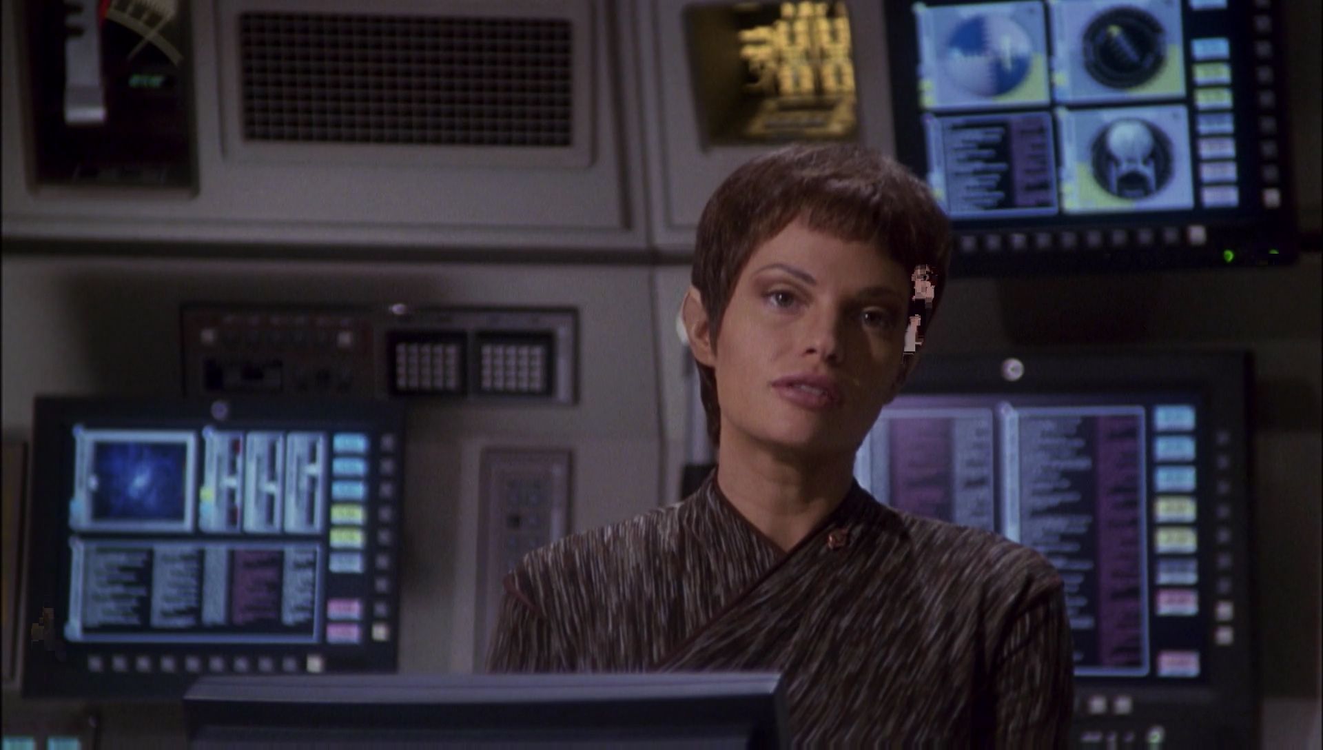 ariane179254_Enterprise_1x01-1x02_BrokenBow_2253.jpg