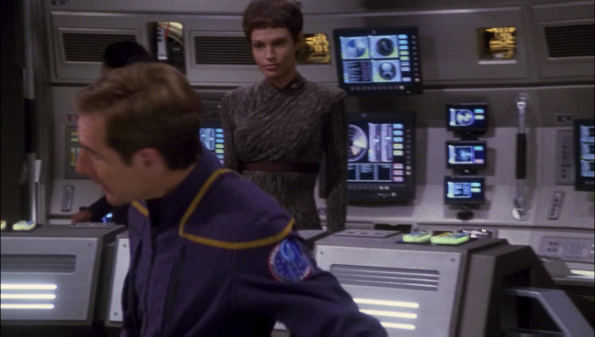 ariane179254_Enterprise_1x01-1x02_BrokenBow_2260.jpg