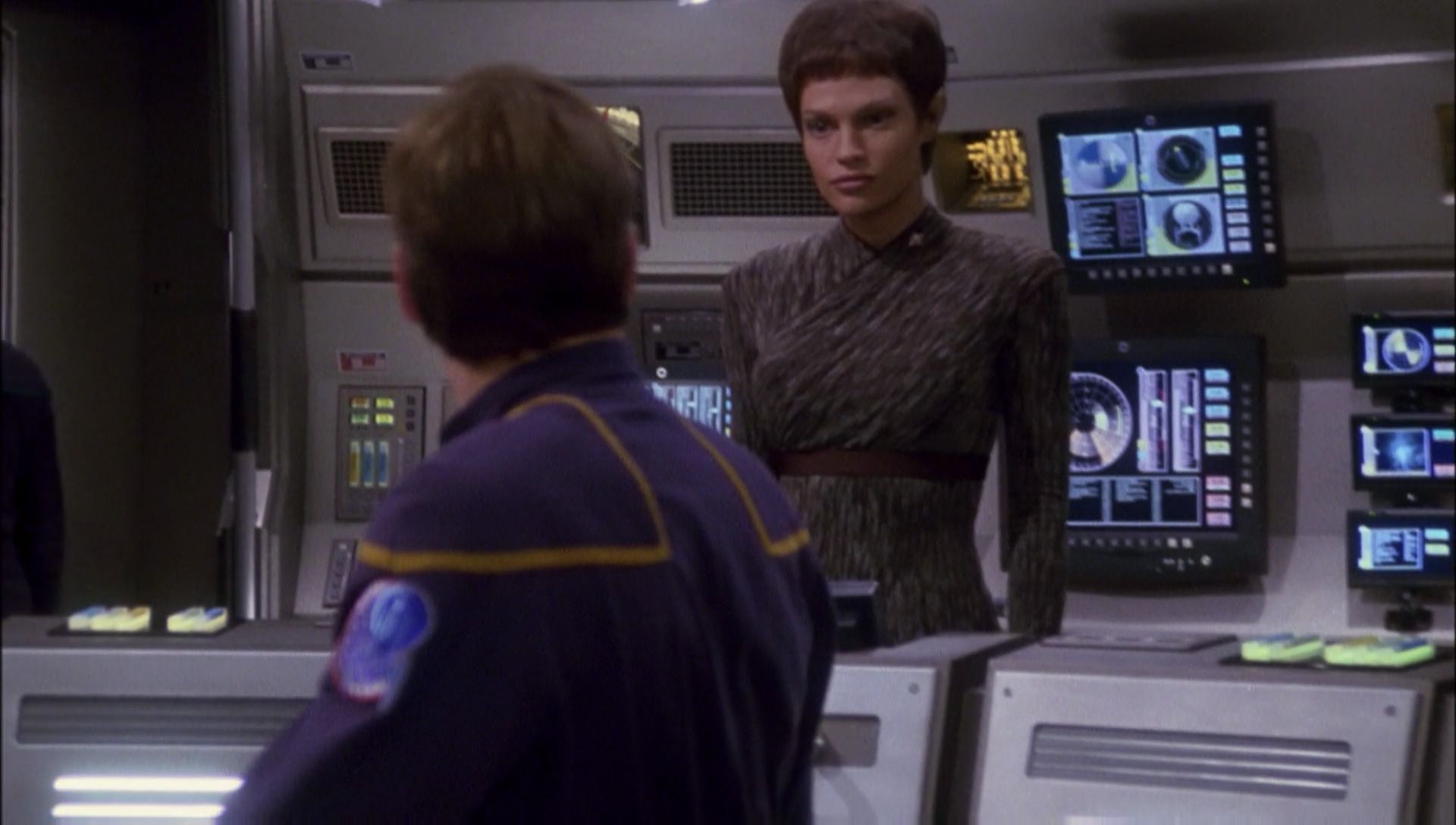 ariane179254_Enterprise_1x01-1x02_BrokenBow_2261.jpg