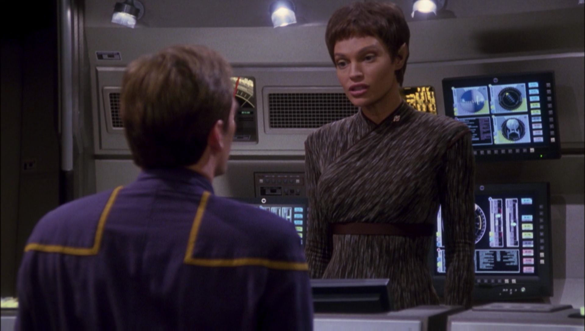 ariane179254_Enterprise_1x01-1x02_BrokenBow_2266.jpg