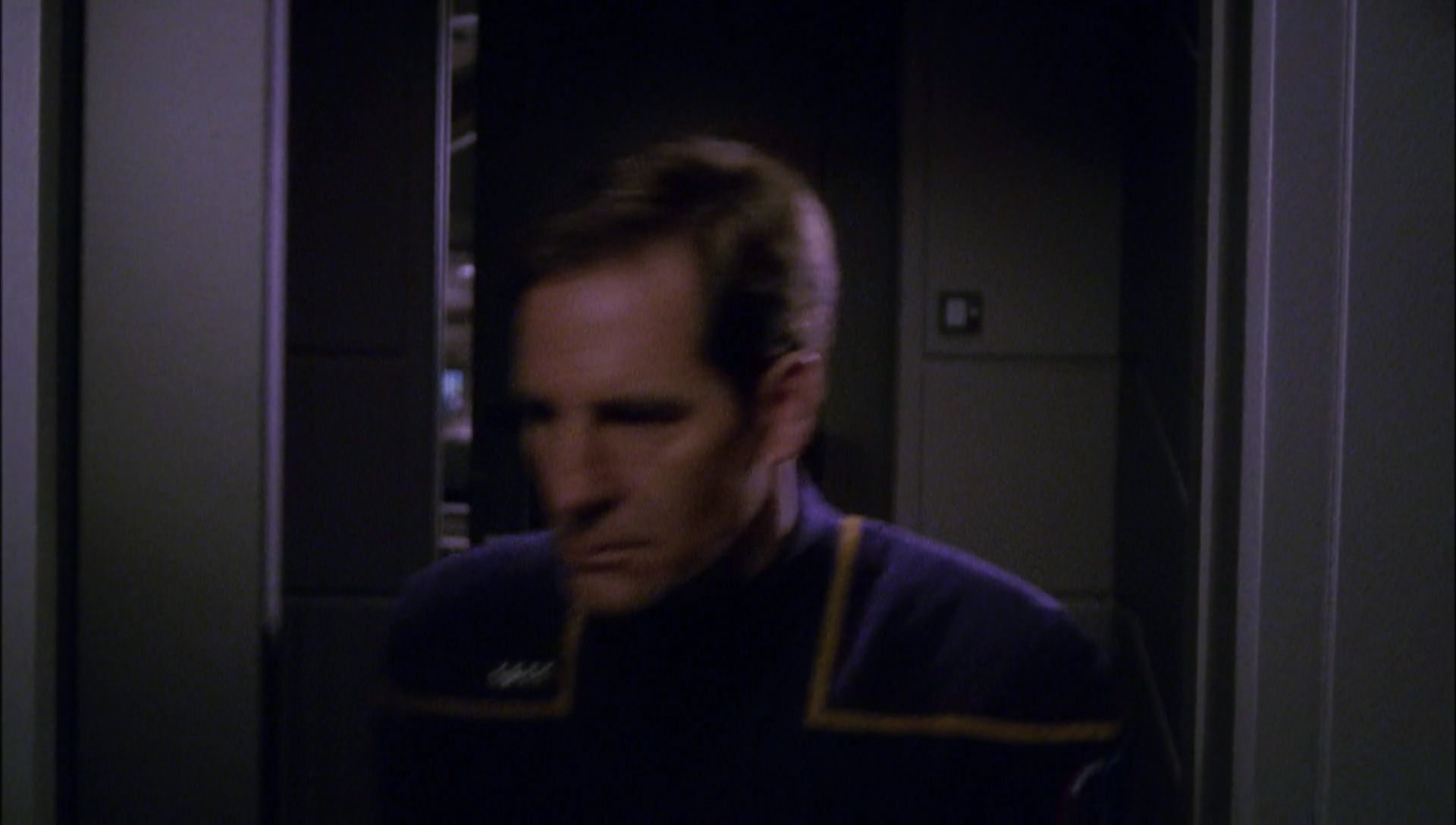 ariane179254_Enterprise_1x01-1x02_BrokenBow_2306.jpg