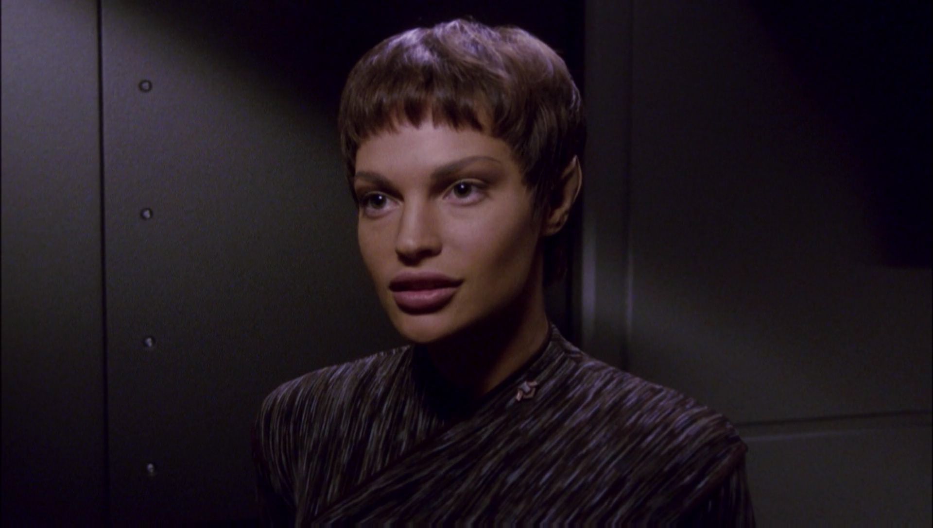 ariane179254_Enterprise_1x01-1x02_BrokenBow_2319.jpg
