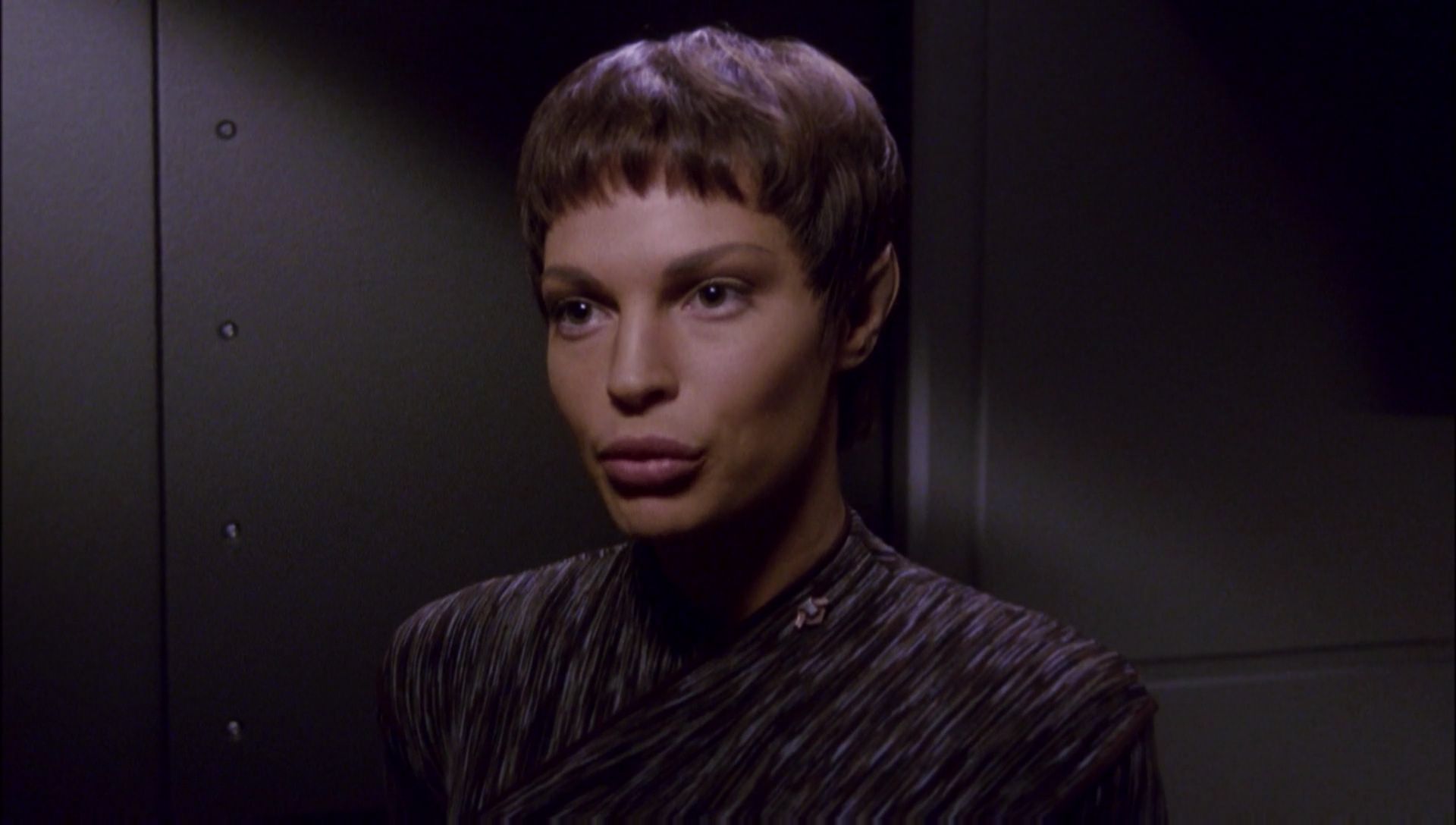 ariane179254_Enterprise_1x01-1x02_BrokenBow_2320.jpg