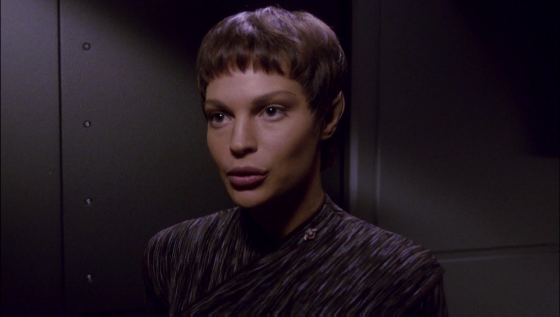 ariane179254_Enterprise_1x01-1x02_BrokenBow_2321.jpg