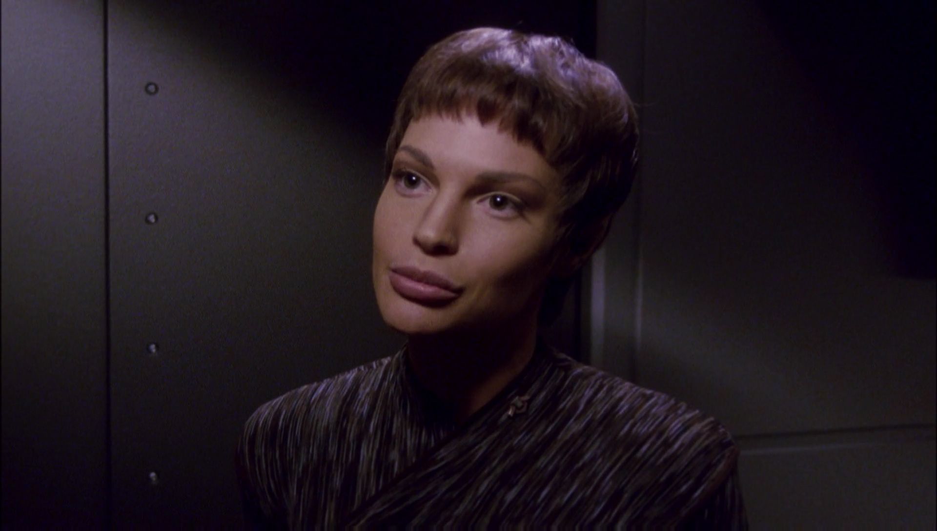 ariane179254_Enterprise_1x01-1x02_BrokenBow_2324.jpg