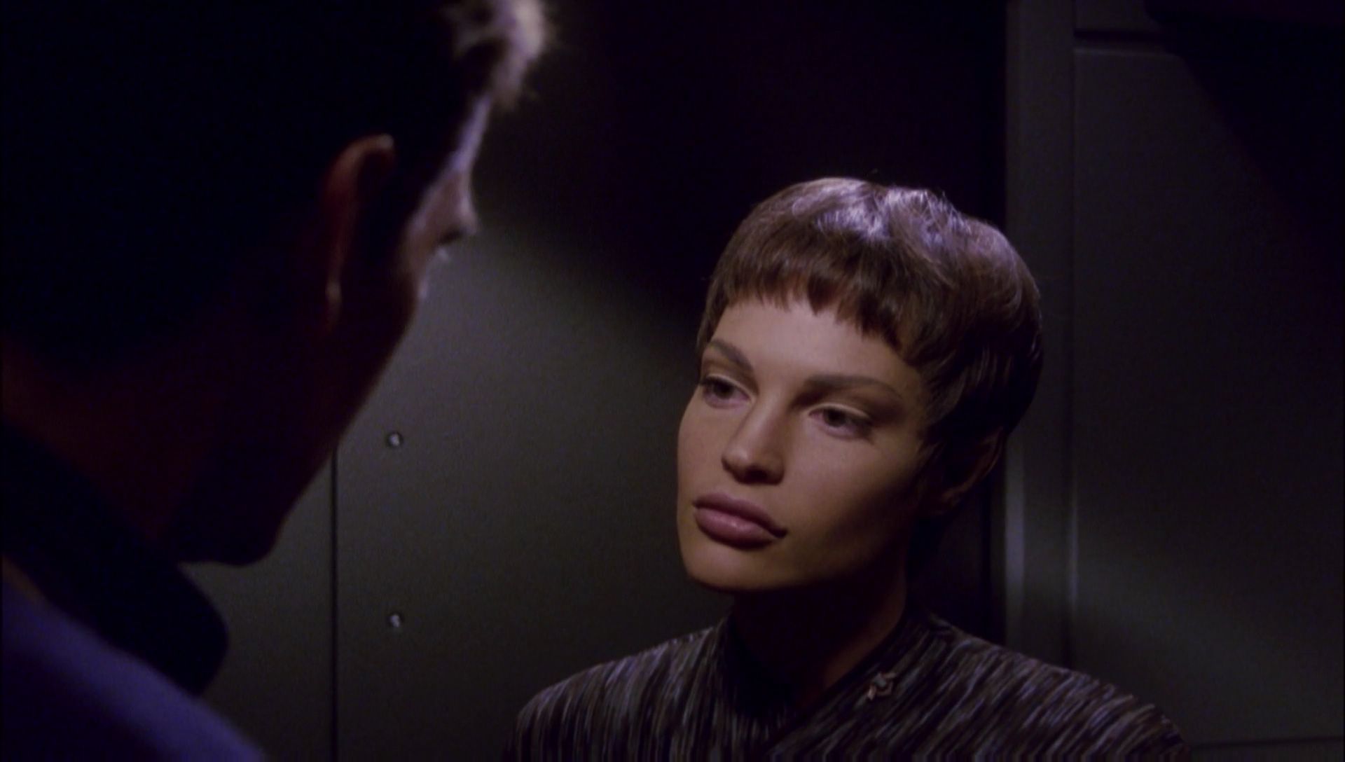 ariane179254_Enterprise_1x01-1x02_BrokenBow_2337.jpg