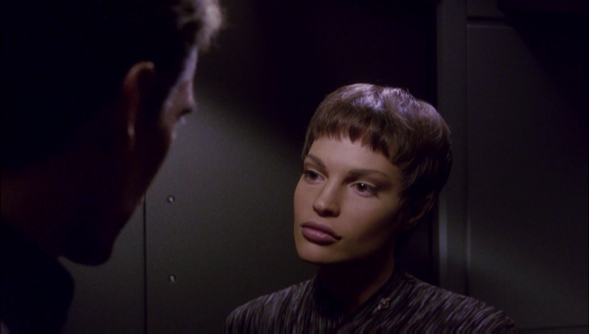 ariane179254_Enterprise_1x01-1x02_BrokenBow_2338.jpg