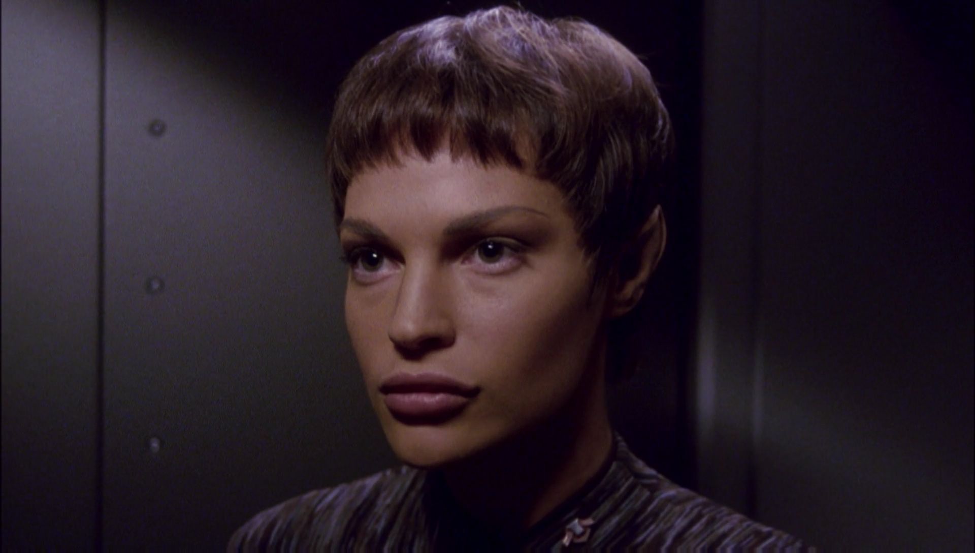 ariane179254_Enterprise_1x01-1x02_BrokenBow_2356.jpg