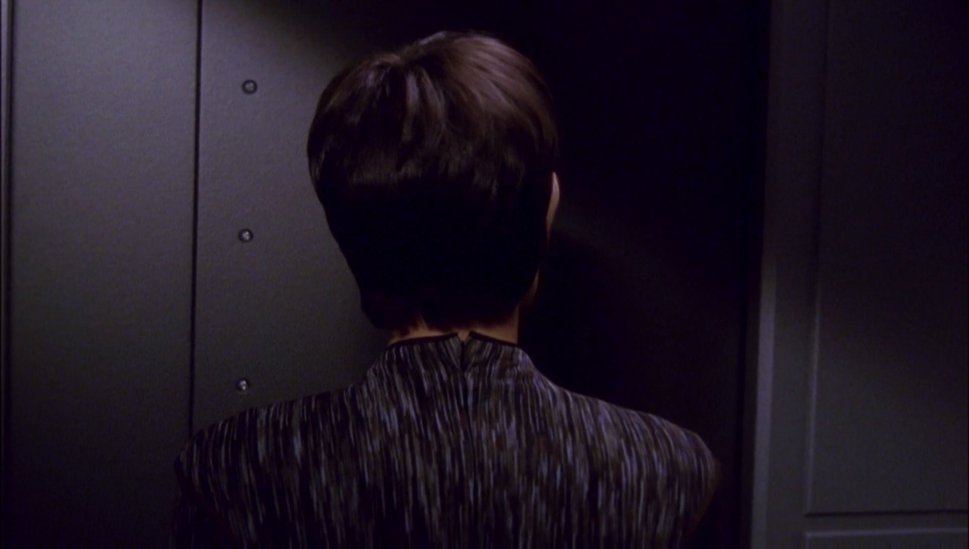 ariane179254_Enterprise_1x01-1x02_BrokenBow_2361.jpg
