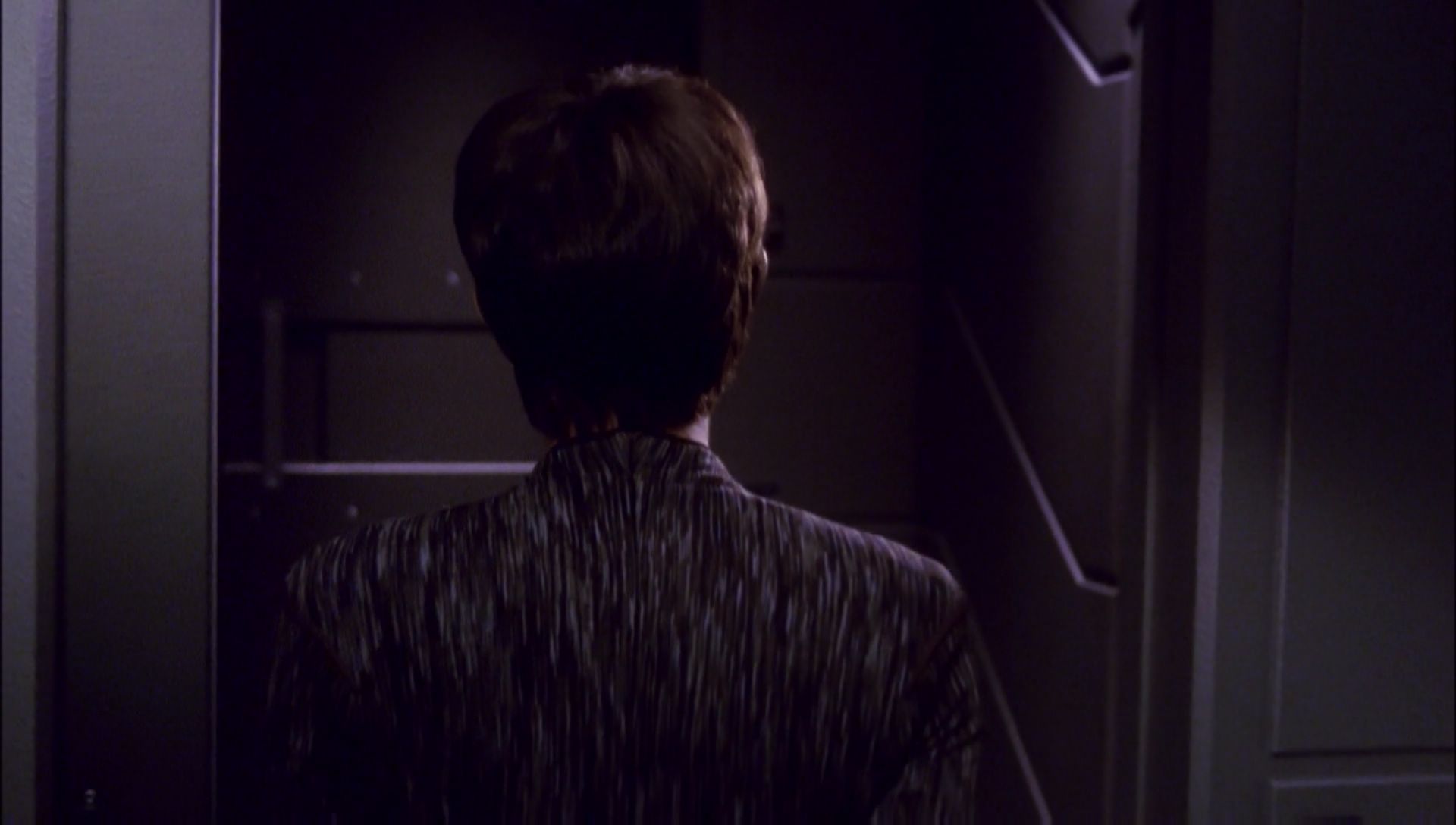 ariane179254_Enterprise_1x01-1x02_BrokenBow_2363.jpg